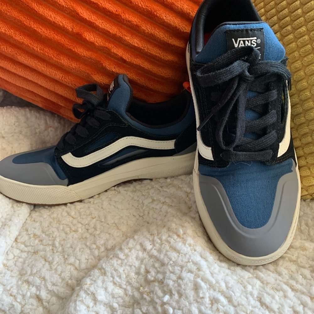 VANS UltraRange
